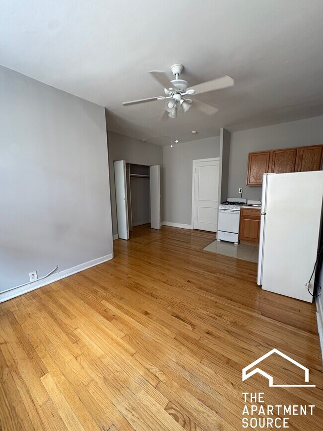 1050 W George St in Chicago, IL - Building Photo - Building Photo