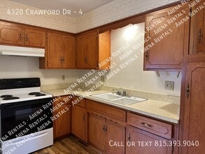 4320 Crawford Dr in Rockford, IL - Building Photo - Building Photo