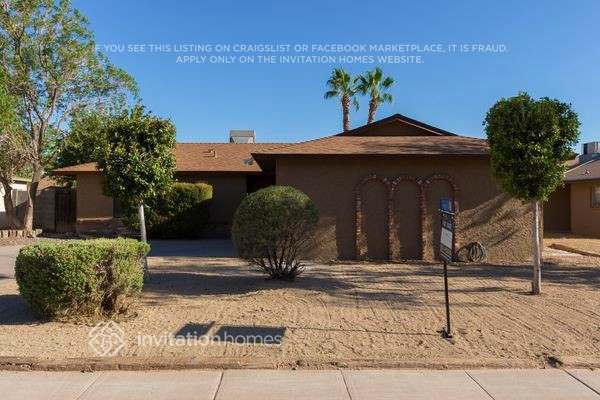 property at 1943 W Devonshire St