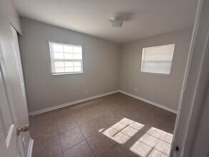 1840 Doyon Ct in Jacksonville, FL - Foto de edificio - Building Photo