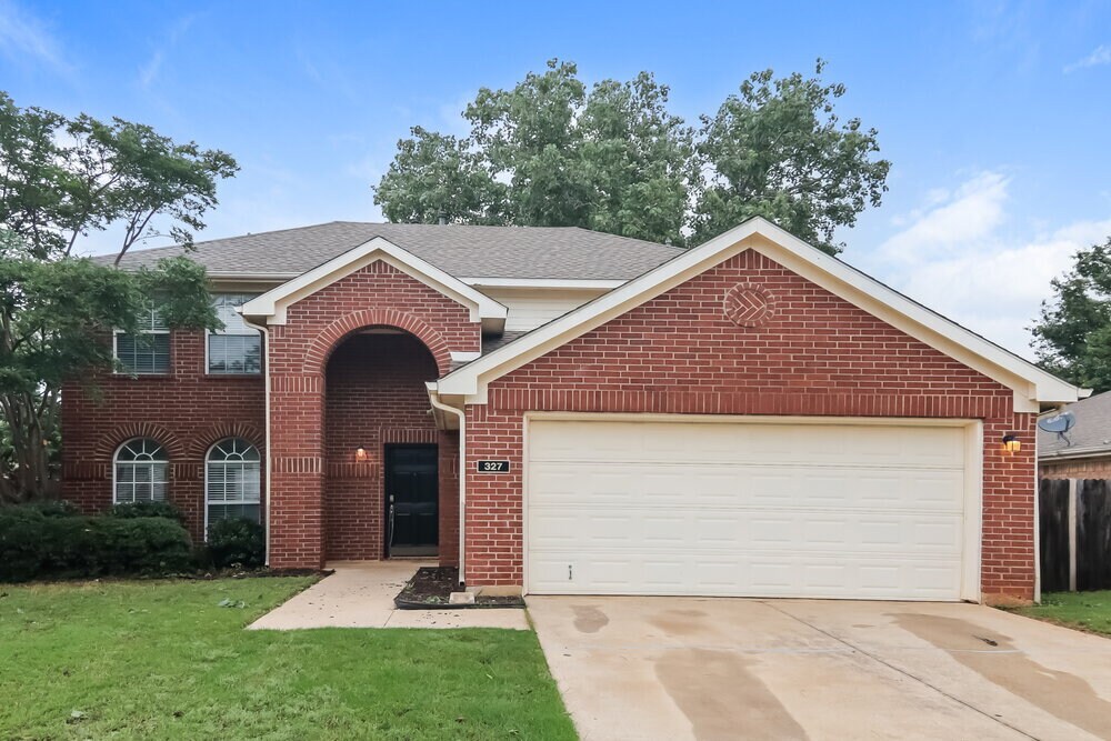327 Stately Oak Ln in Lake Dallas, TX - Building Photo
