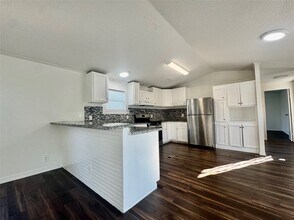 1007 Spooner St in Pasadena, TX - Building Photo - Building Photo