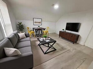 1309 Wabash St, Unit 2 in Michigan City, IN - Foto de edificio - Building Photo