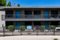 Cornell Apartments in Phoenix, AZ - Foto de edificio - Building Photo