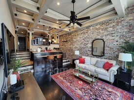 350 King St in Charleston, SC - Building Photo