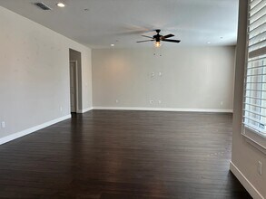 3281 Crocker Dr in Sacramento, CA - Building Photo - Building Photo