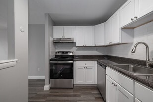 Towne House Apartments in Quincy, MA - Building Photo