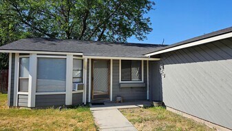 1013 Summerwind Pl in Nampa, ID - Building Photo