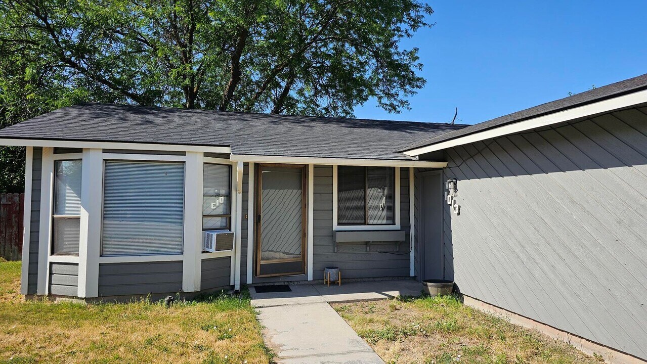 1013 Summerwind Pl in Nampa, ID - Foto de edificio