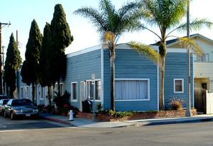 404 E Balboa Blvd Apartments