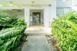 445 SW 11th St in Miami, FL - Building Photo - Building Photo