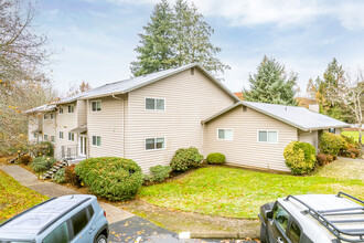 Springwood Village in Tigard, OR - Building Photo - Building Photo