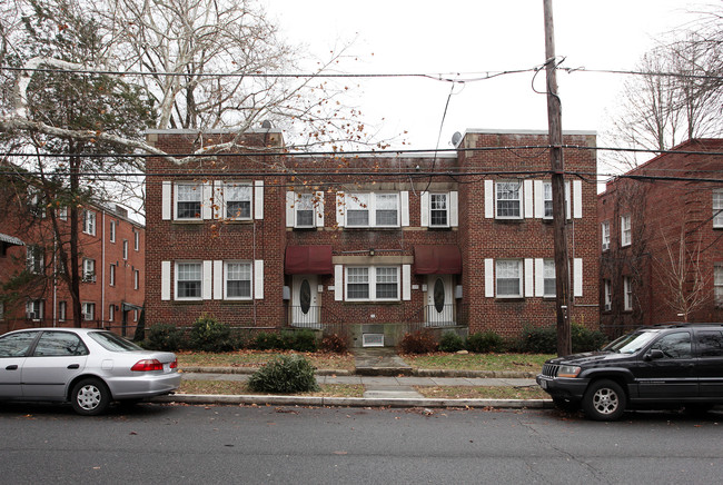 4010-4012 Calvert St NW in Washington, DC - Building Photo - Building Photo