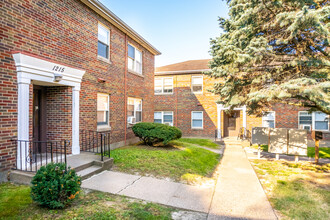 Carriage Hill Apartments in Davenport, IA - Building Photo - Building Photo