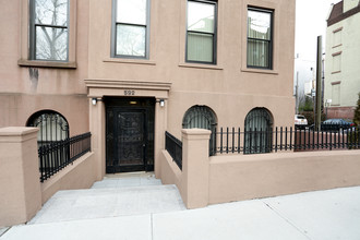 592 Henry St in Brooklyn, NY - Building Photo - Building Photo