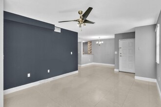 2803 N Oakland Forest Dr in Oakland Park, FL - Building Photo - Building Photo