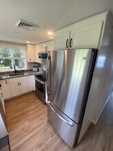 2 Hall Rd in Portsmouth, RI - Foto de edificio - Building Photo