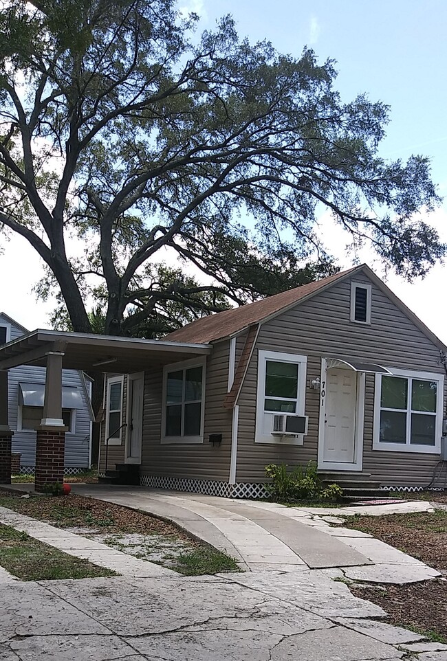property at 701 E Hanlon St
