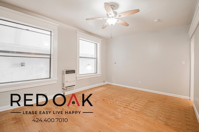 692 Valencia St in Los Angeles, CA - Foto de edificio - Building Photo