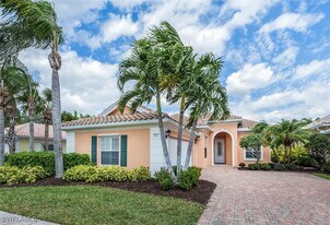 8511 Alessandria Ct in Naples, FL - Building Photo
