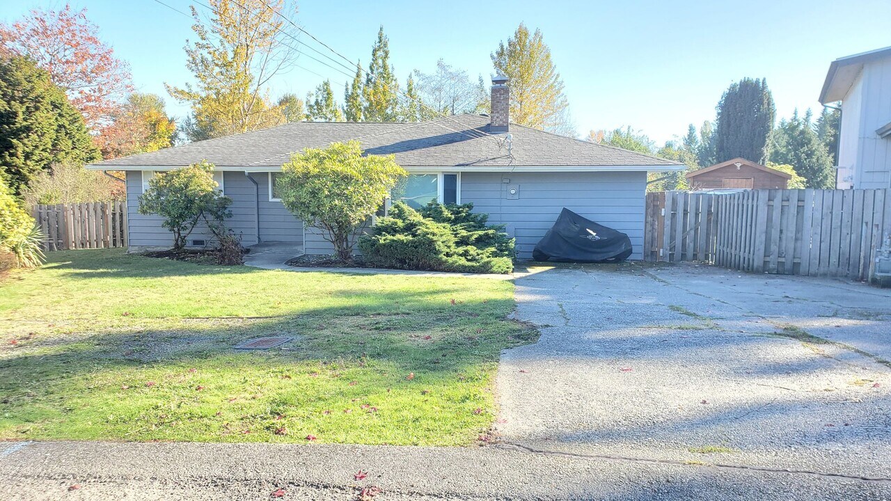 8631 10th Ave SE in Everett, WA - Building Photo