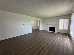 8146 Chino Ave in Ontario, CA - Foto de edificio - Building Photo