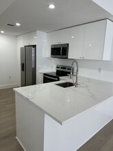 10275 Collins Ave in Bal Harbour, FL - Building Photo - Building Photo