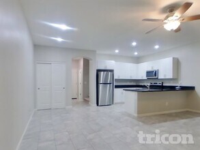 12563 W Gentle Rain Rd in Peoria, AZ - Foto de edificio - Building Photo