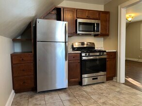 319 E Rosedale Ave, Unit UPPER in Milwaukee, WI - Building Photo - Building Photo