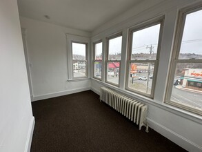1059 Huntingdon Ave in Waterbury, CT - Building Photo - Building Photo