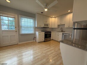 502 Pitney Pl in Morristown, NJ - Building Photo - Building Photo