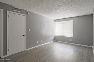 2413 W Hazelwood St-Unit -282 in Phoenix, AZ - Building Photo - Building Photo