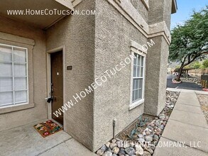 1500 E Pusch Wilderness Dr in Oro Valley, AZ - Building Photo - Building Photo