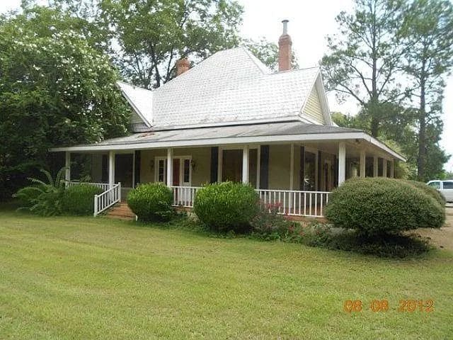 property at 392 Pecan St SE