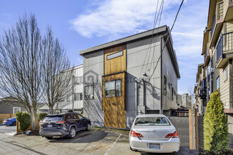 5950 California Ave SW in Seattle, WA - Building Photo - Building Photo