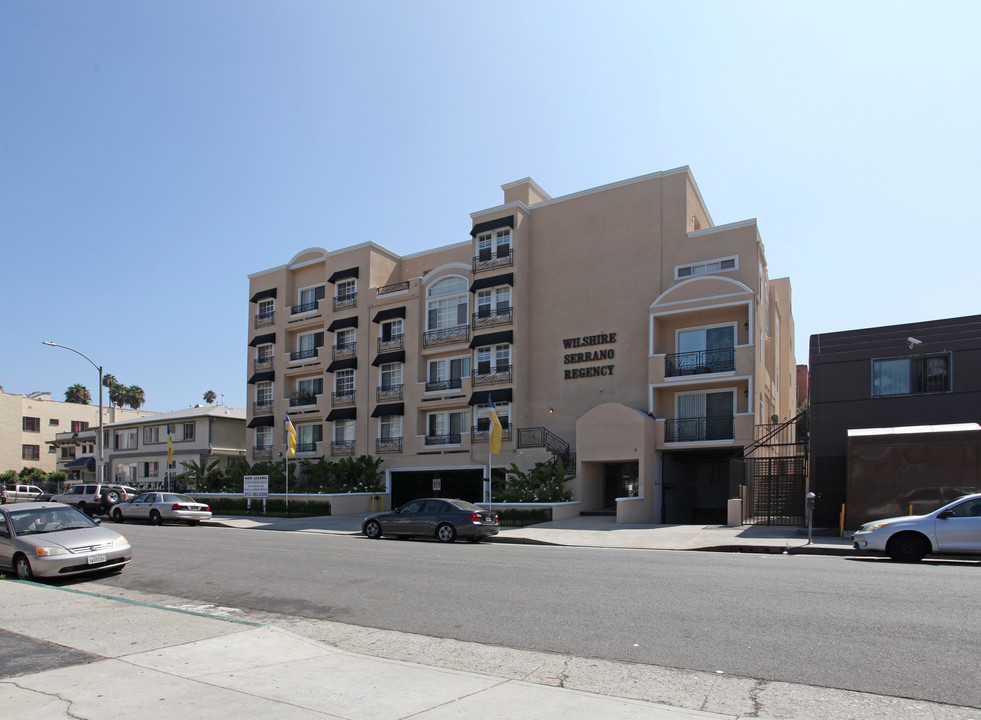 Wilshire Serrano Regency in Los Angeles, CA - Foto de edificio