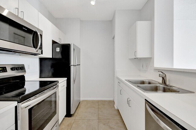 720 S Sapodilla Ave in West Palm Beach, FL - Building Photo - Building Photo