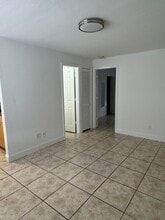 1135 W 28th St in Hialeah, FL - Building Photo - Building Photo