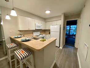 26D Queen Anne Way in Chester, MD - Foto de edificio - Building Photo