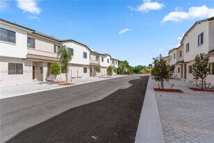 420 SW 1st St in Florida City, FL - Building Photo