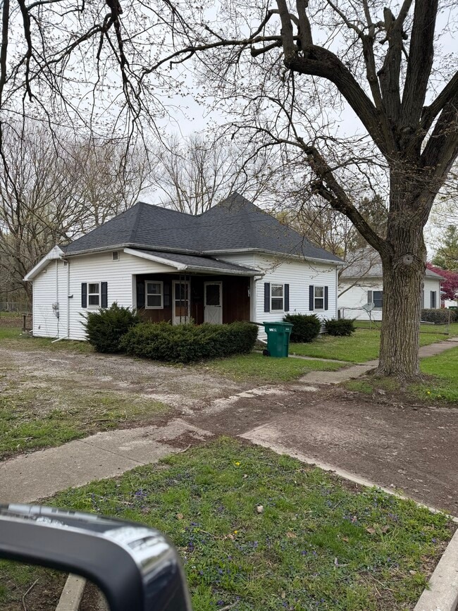 property at 307 S Willow St