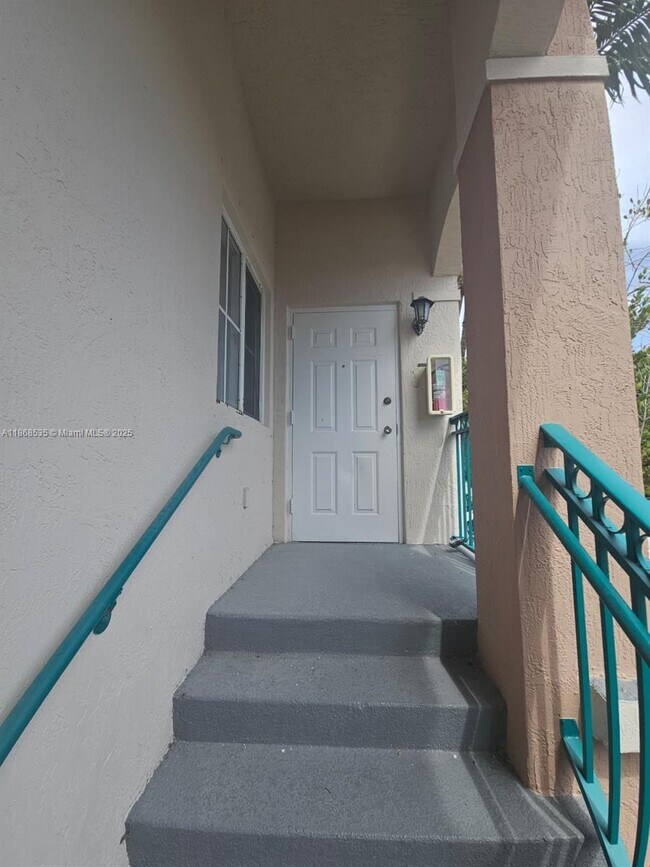 1241 SE 29th St in Homestead, FL - Building Photo - Building Photo