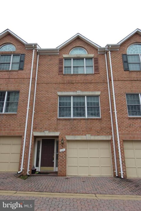 1127 N Utah St in Arlington, VA - Building Photo