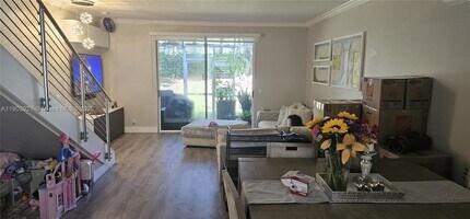 1002 Sevilla Cir in Weston, FL - Foto de edificio - Building Photo