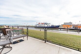 401 W Shoreline Dr, Unit 121 in Sandusky, OH - Foto de edificio - Building Photo