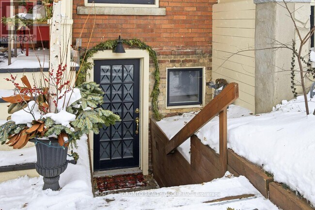 826 Carlaw Ave in Toronto, ON - Building Photo - Building Photo