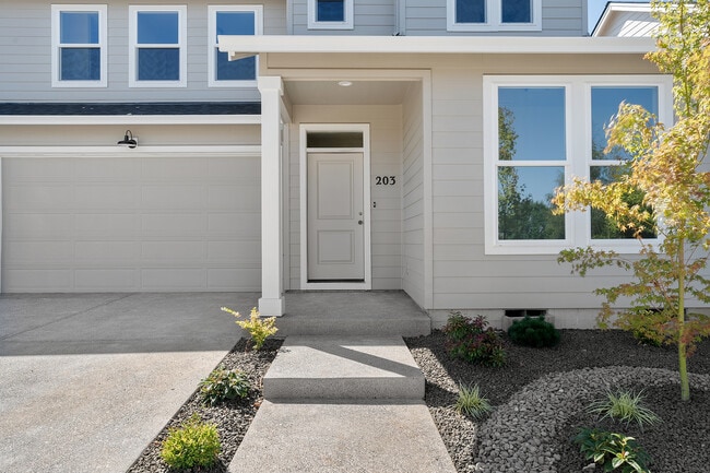 203 SE Acacia Dr in Gresham, OR - Building Photo - Building Photo