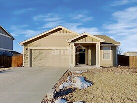 810 Sunrise Dr in Lochbuie, CO - Building Photo