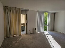 3602 W Estates Ln in Rolling Hills Estates, CA - Building Photo