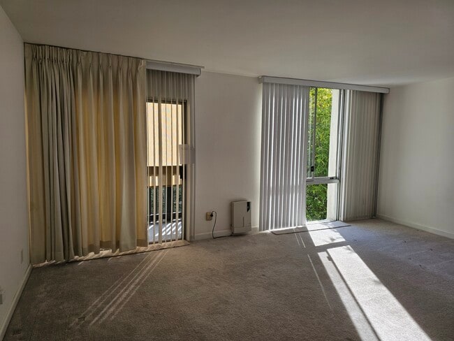 property at 3602 W Estates Ln